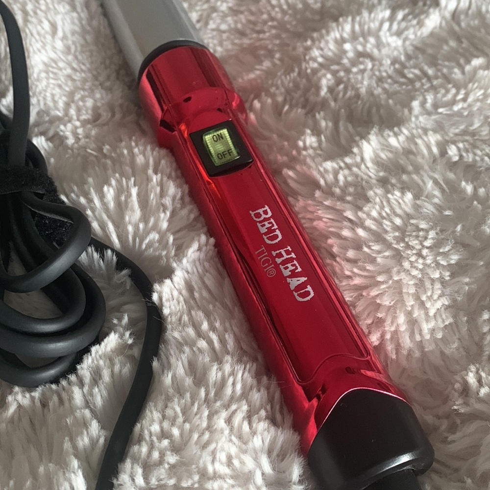 Non-Clip Curling Iron by Bed Head TIGI - Picture 2 of 4